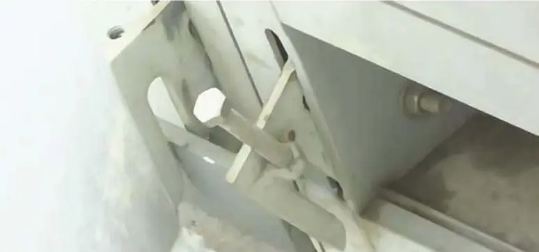 Failure of glazing panel bracket