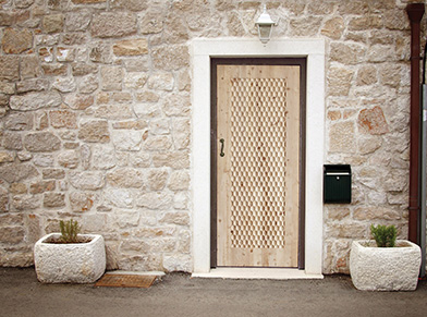 solid-wooden-door-of-Western-Hemlock