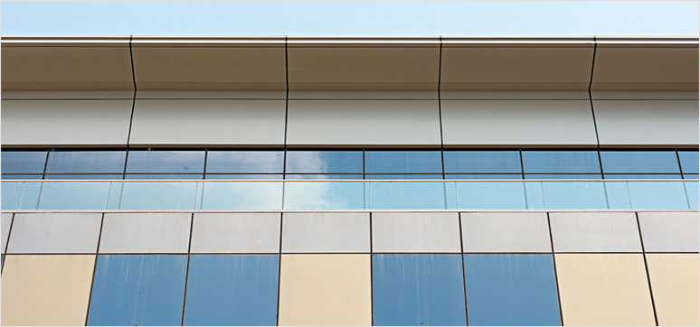 Aludecor ACPs and high perfomance glass for wall claddding