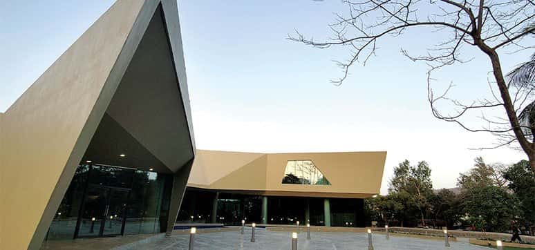 Triose The building is created sculpturally from within