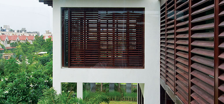 Contrasting tones of woodalong with screens allow visual
enhancement and ventilation 