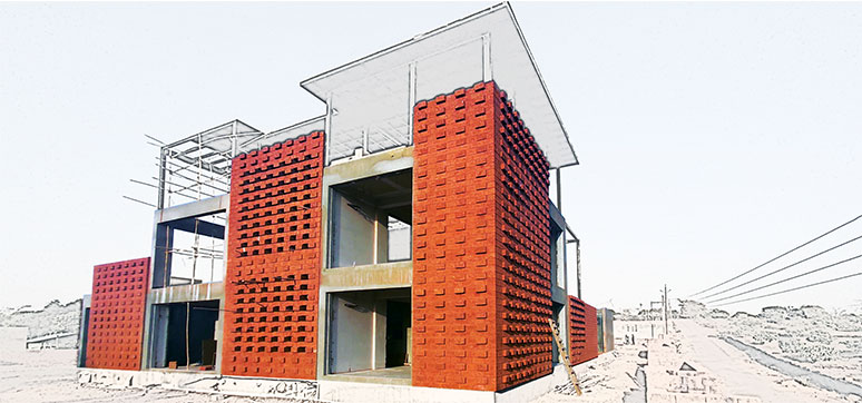 Organic forms in façade architecture - Bungalow, Vengurla, Folds Design Studio