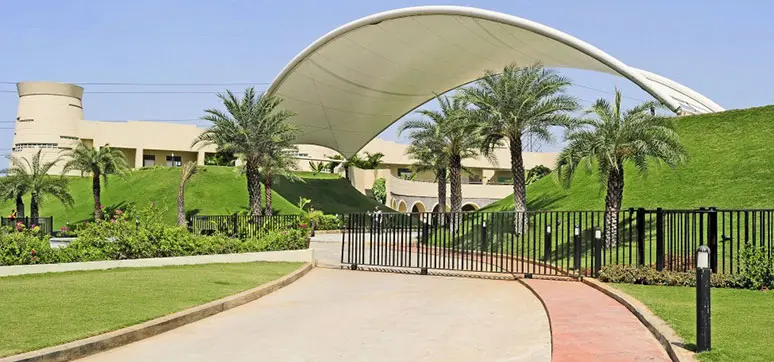 Mahindra World School, Chennai by Hafeez Contractor
