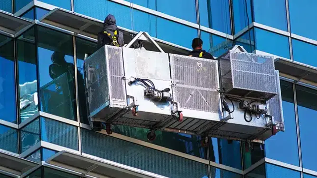 Conventional façade cleaning operation