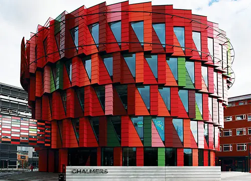 Kuggen, an office building in Sweden, makes use of green building technology on four different levels: adaptive ventilation, adaptive lighting, interactive heating and cooling systems, and effective daylighting