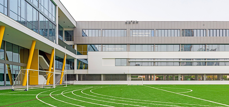 Arcadia Secondary School, Dubai The project has high-performance glass with flexible design