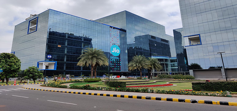 Berger Tower, Noida with Glass industry