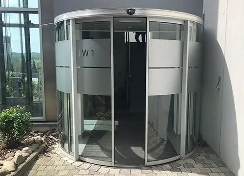 Automated curved sliding entrance doors