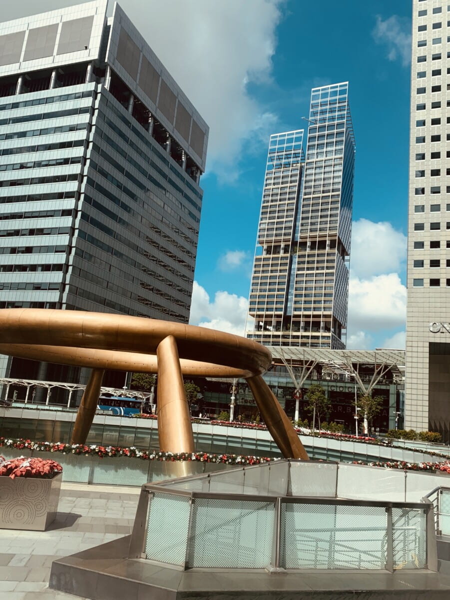 Use of sun shades in pedestrian walkways as connectors to buildings integrated with built form