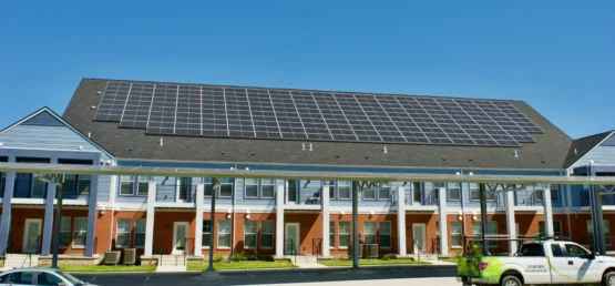 Roof-integrated solar panels support energy-efficient building envelopes and contribute to sustainable facade strategies