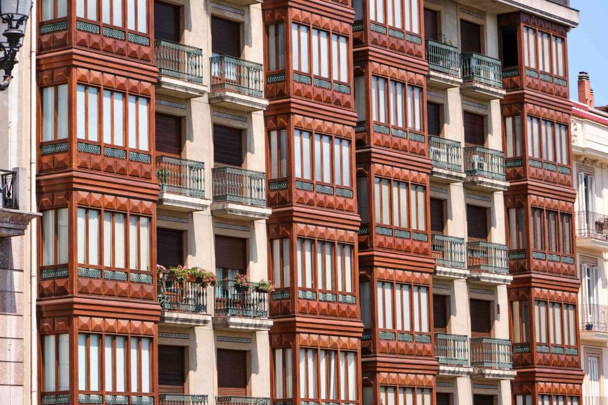 The use of fire-safe, low-maintenance materials like uPVC, alongside designstrategies for natural ventilation and shading, reflects a thoughtful balance between aesthetic appeal, energy efficiency, and safety