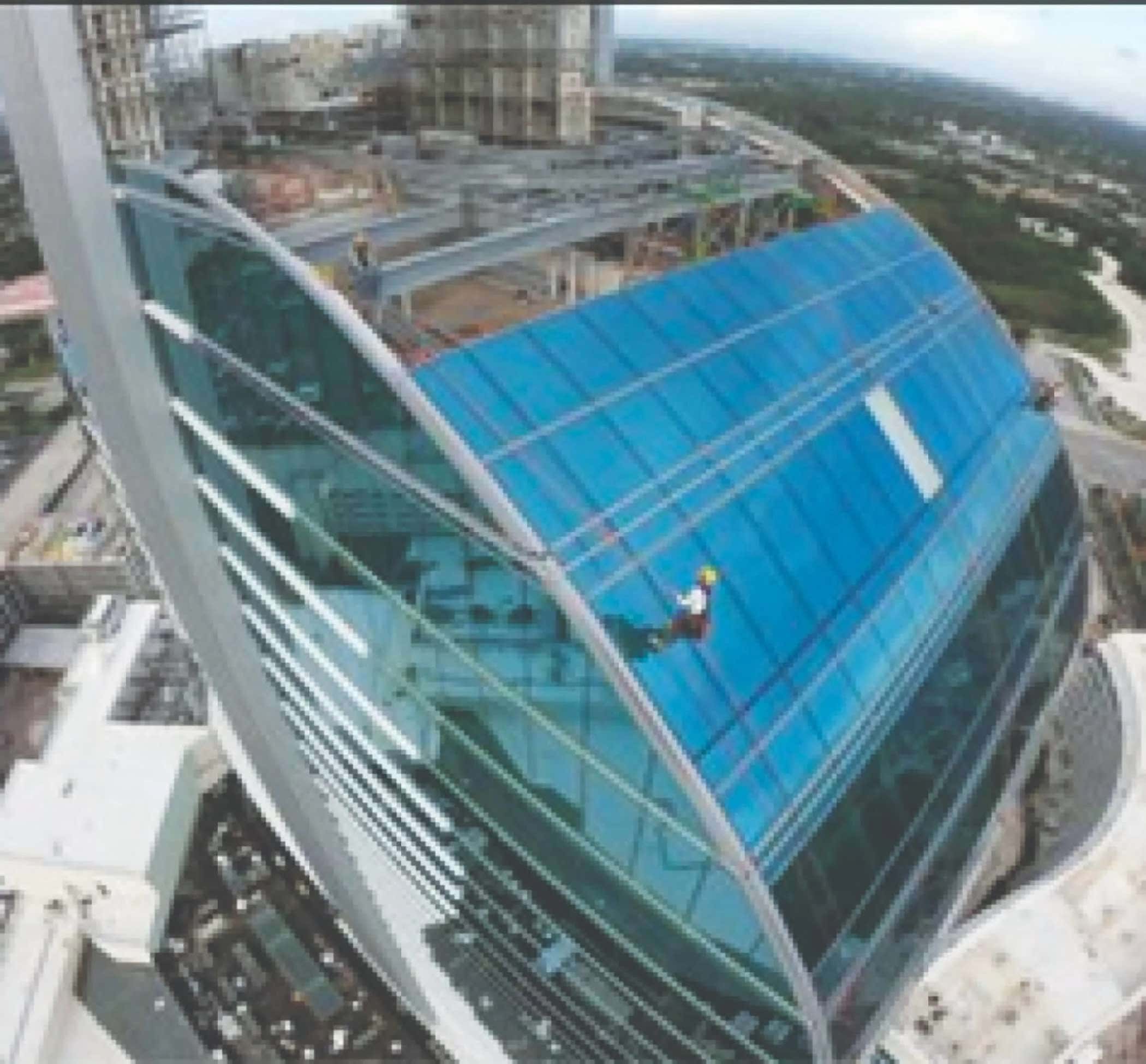 Image Credit – Coxgomyl - A rope access technician accessing curved and sloping elevations