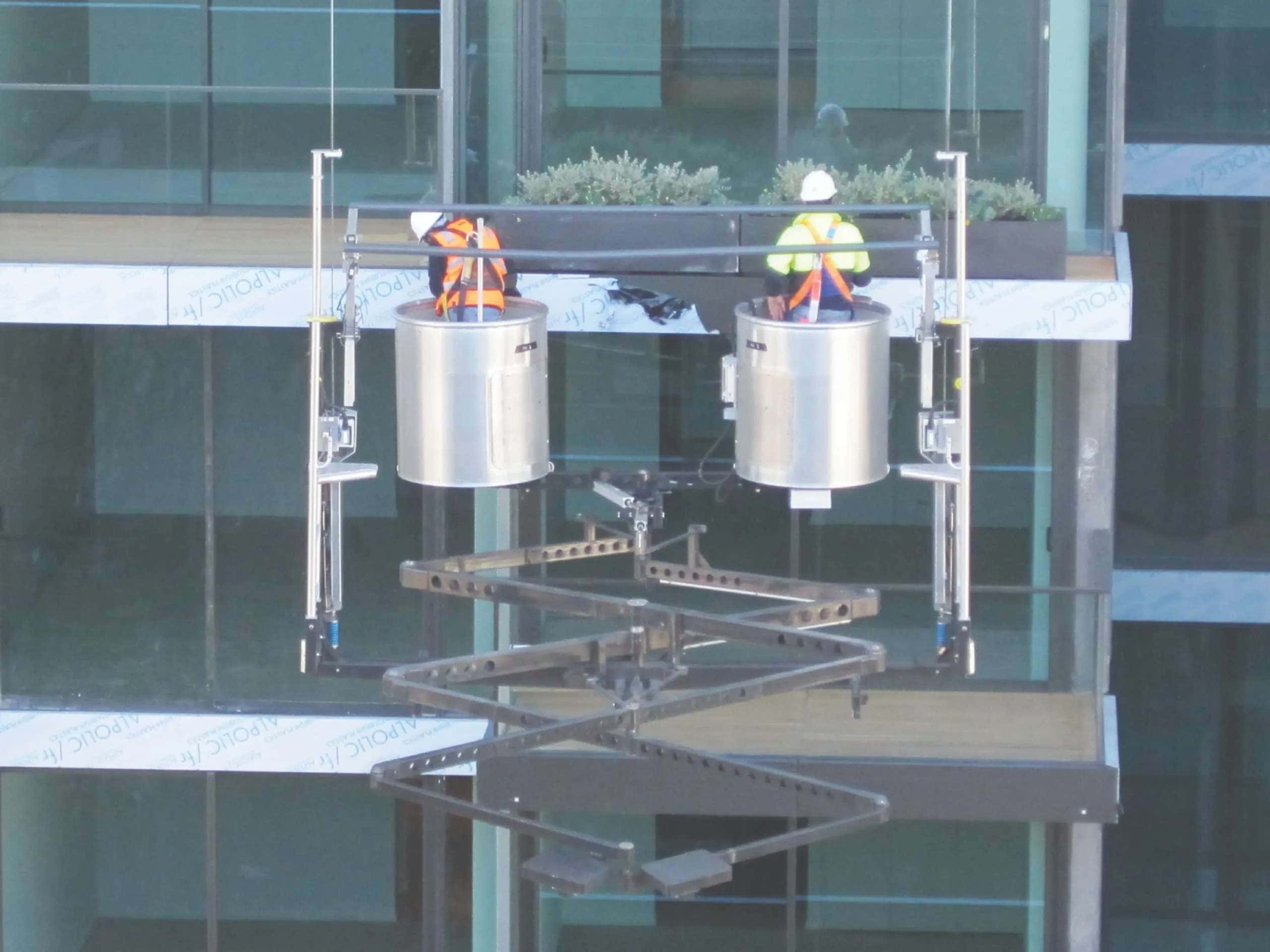 Image Credit – Farra, A standard two-man cradle used with BMU for accessing elevations