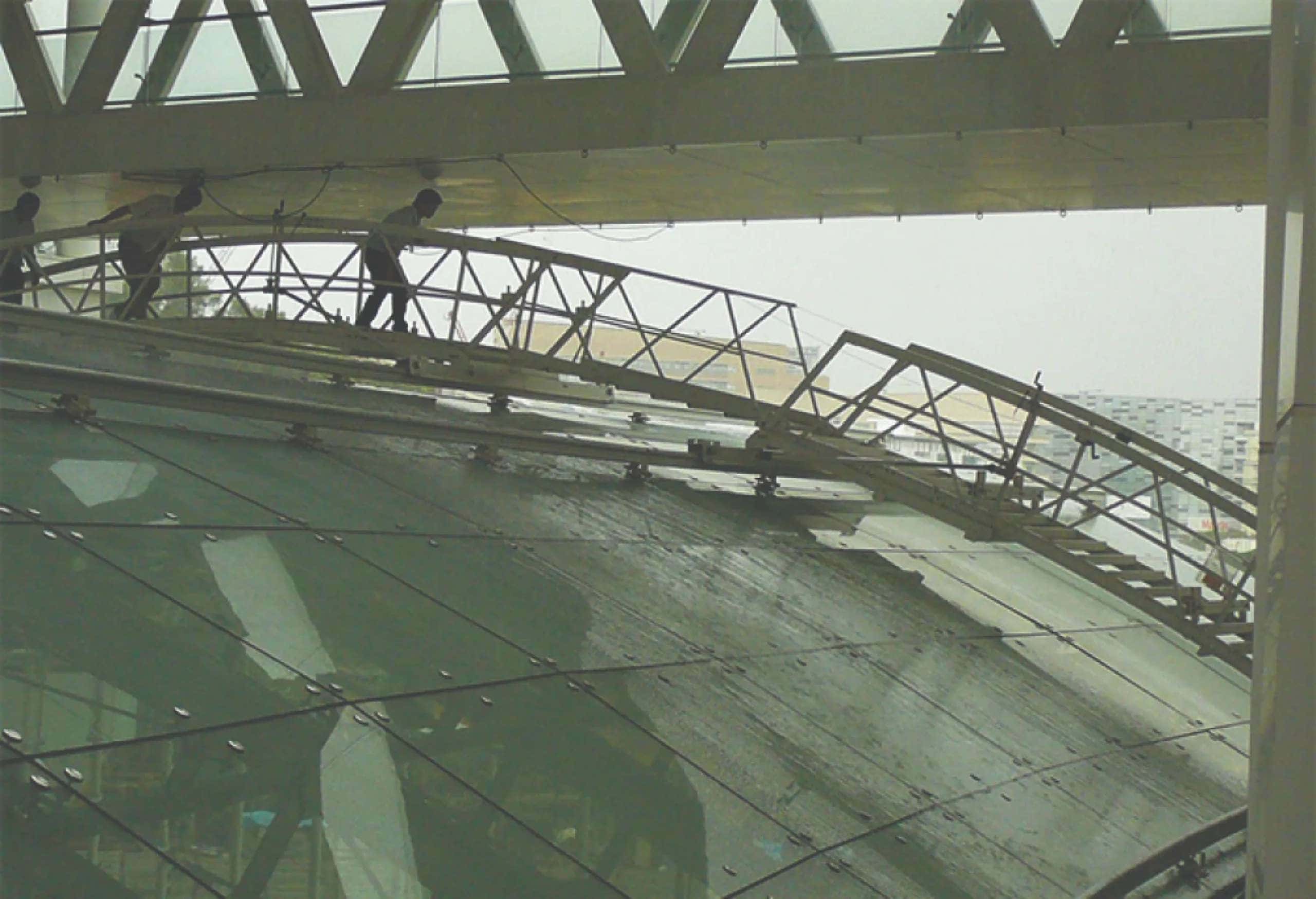 Image Credit – Rostek - A curved traversing gantry accessing skylight