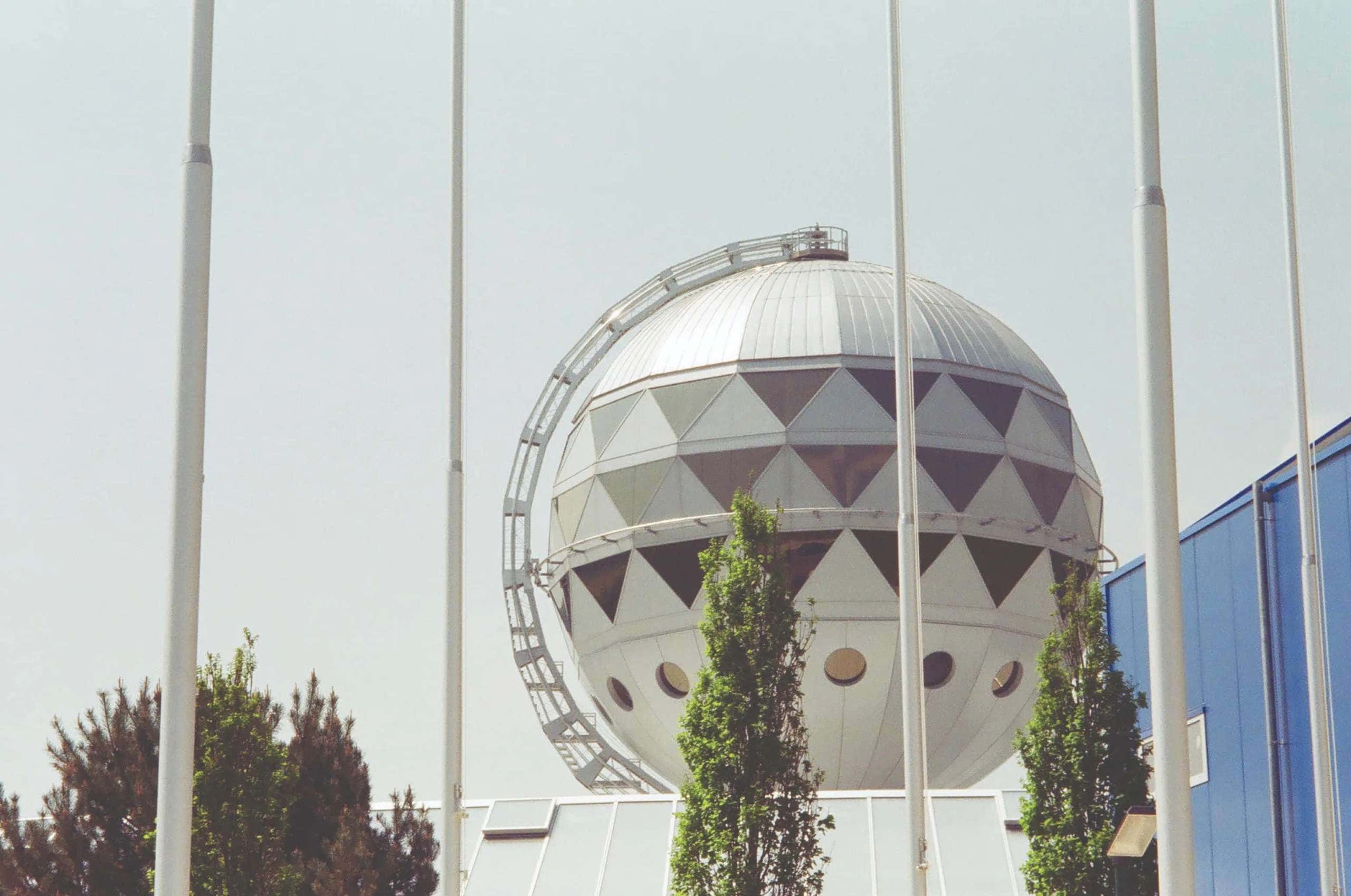 Image Credit – Skygondola - A revolving gantry accessing dome feature