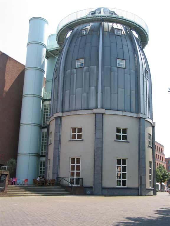 Whether for roofing, cladding, or interiors, zinc offers a raw, refined character that improves with time