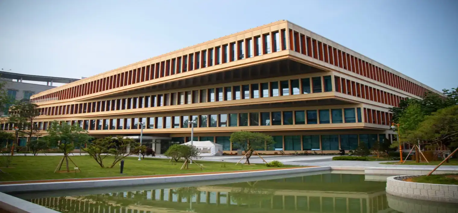 T-Brick’s Advanced Dry Cladding Technology ensures a cleaner, faster, and more refined approach