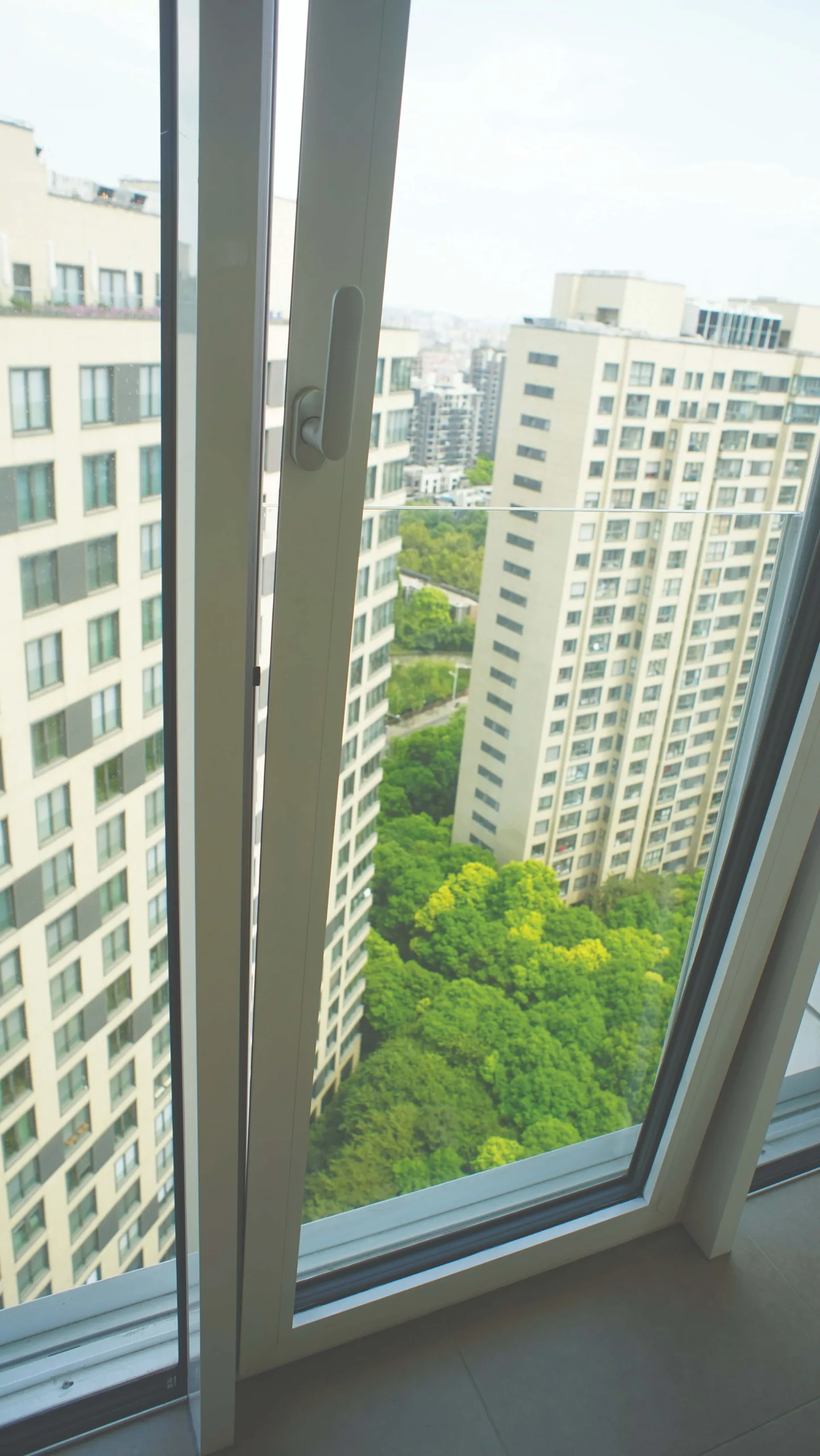 Turn Tilt in Apartment