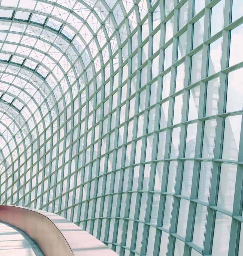 Continuous arch frame facade