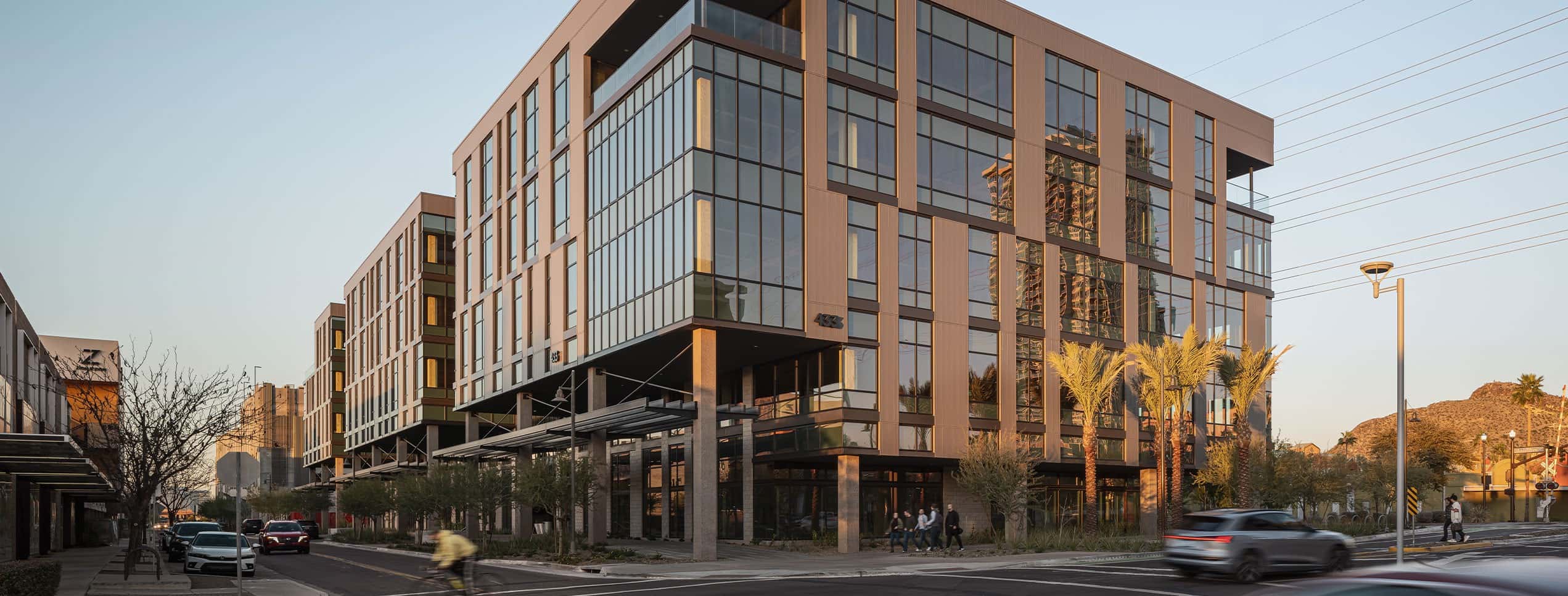 From kinetic shading to electrochromic glass and AI-driven controls, he suggests these solutions reshape comfort and energy use without occupant intervention (Image courtesy Glass & Façades LLC)