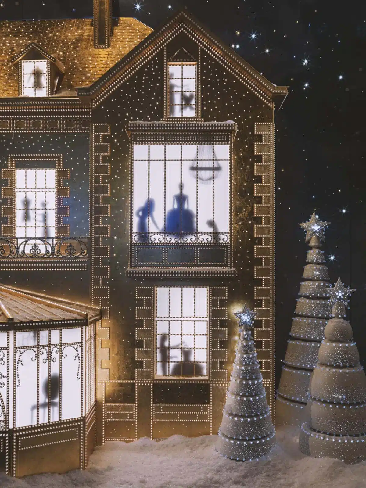 Dior Transforms 30 Avenue Montaigne into a Festive Wonderland