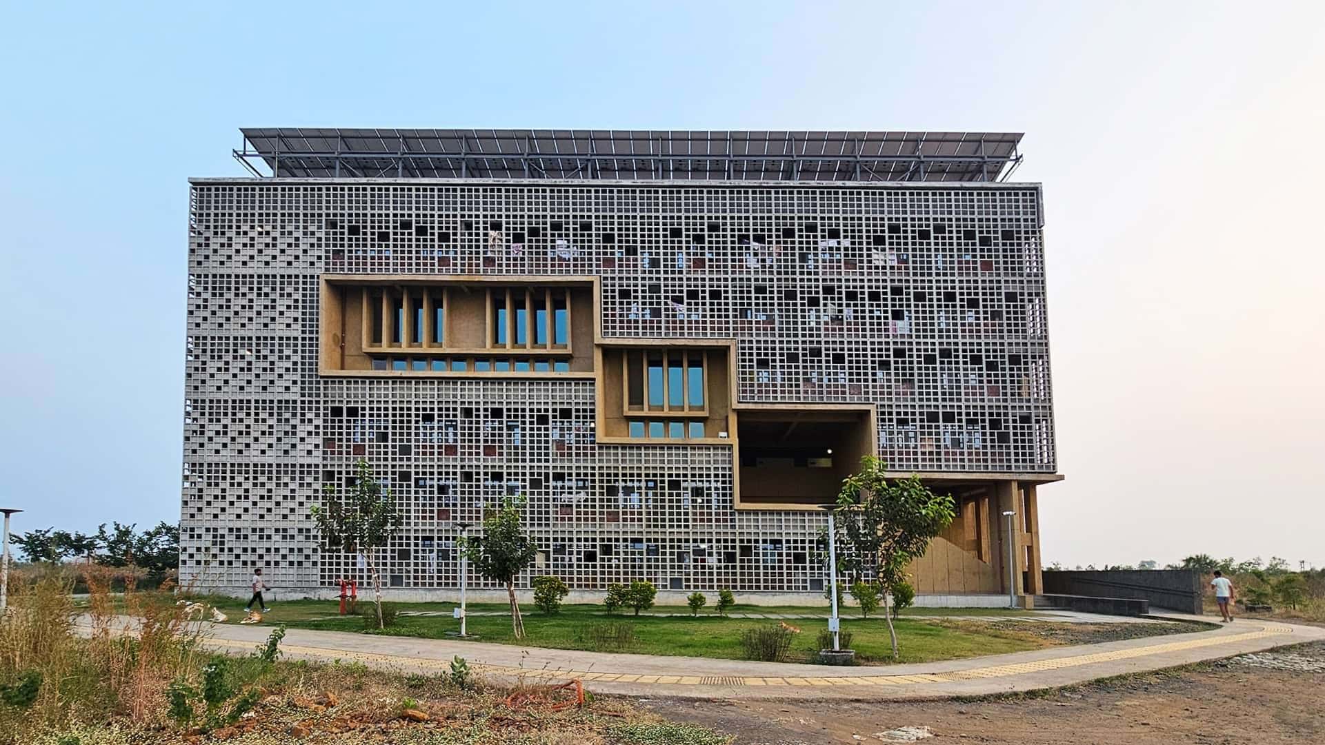 Maharashtra National Law University