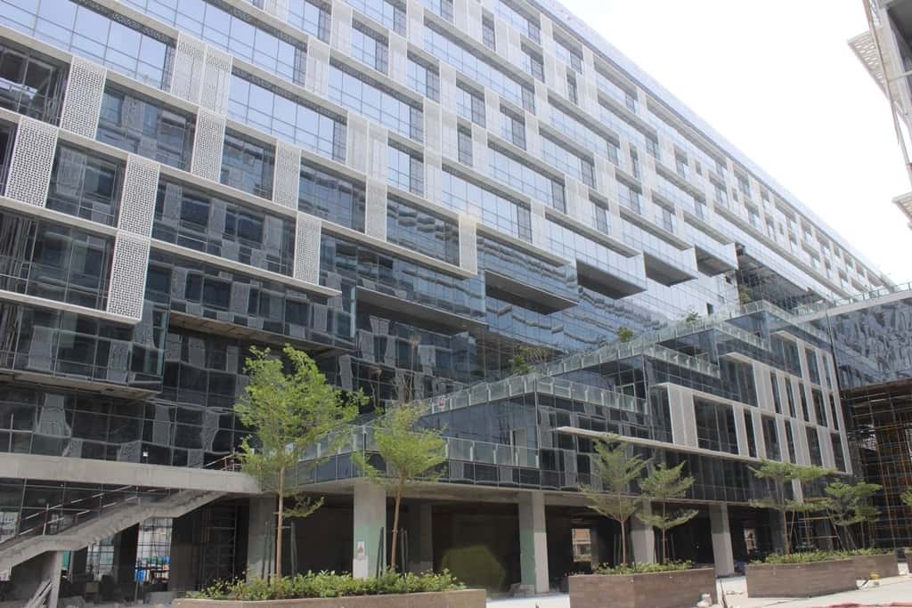 Façade glazings are used to cover large openings on the building envelope or even entire facades