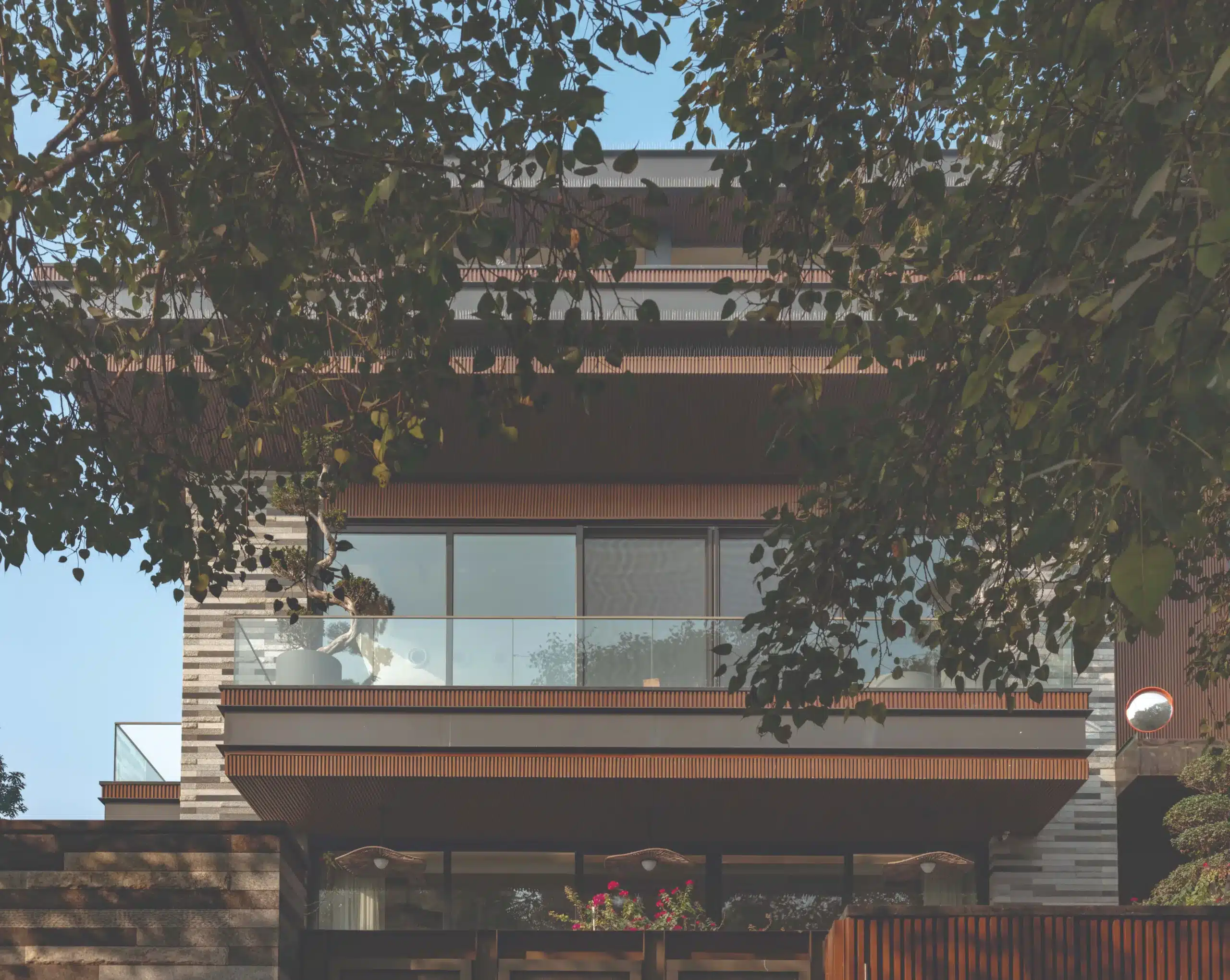 Nestled in the serene, tree-lined lanes of Lutyens’ Delhi, the AVIARA Residence is a poetic dialogue between classical elegance and contemporary sensibility