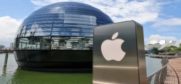Apple's First Floating Glass Retail Store, Singapore