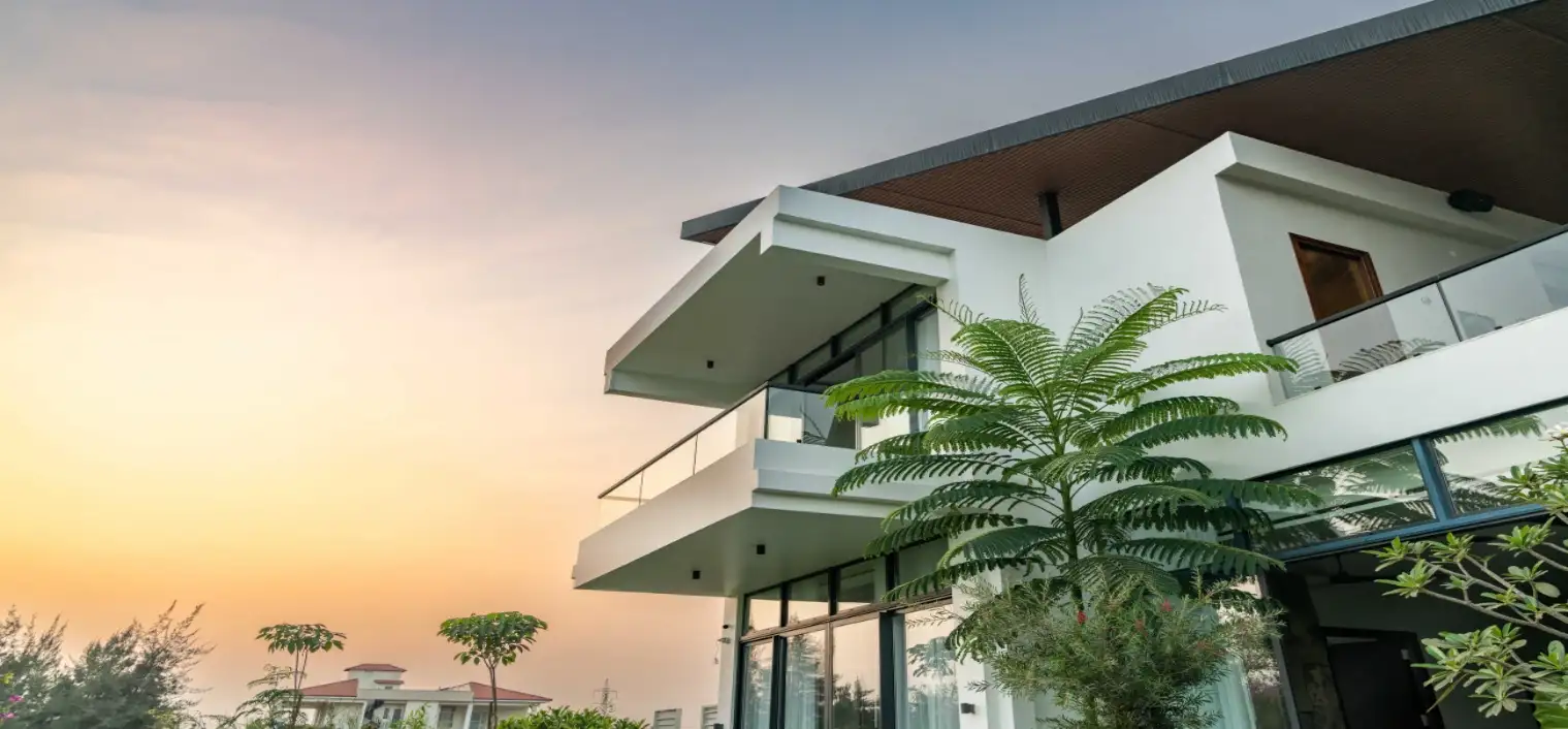 The House on the Green A Seamless Blend of Leisure, Landscape, and Living