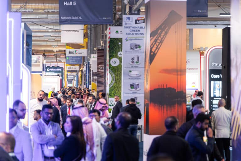 Big 5 Construct Saudi crowd