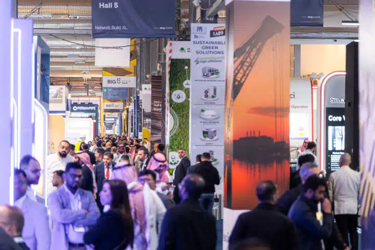 Big 5 Construct Saudi crowd