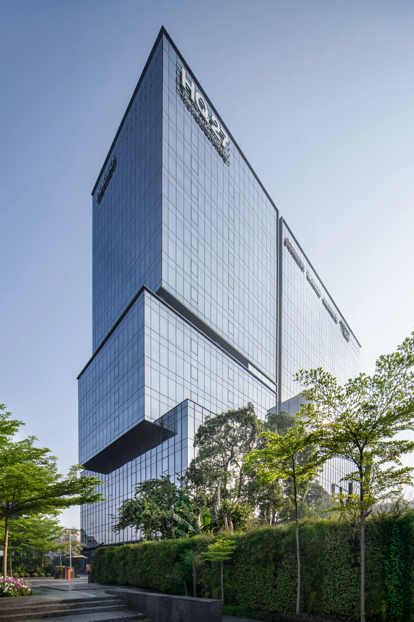 HQ27 in Sector 27, Gurugram. At HQ27, careful detailing at façade corner junctions during planning proved as decisive as the glazing specification itself. (Image Credit – ACPL Design Ltd)