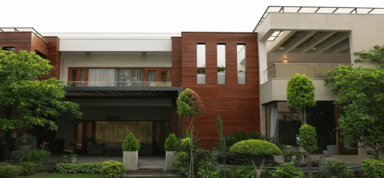 The Timber Tile Residence - Arrival is shaped jointly by architecture and landscape