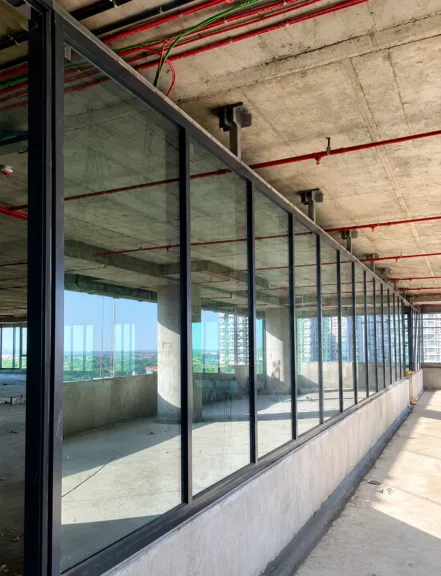 Hour EW120 EI30 fire-rated façade in the refuge floors, matching the performance glass of the outer façade